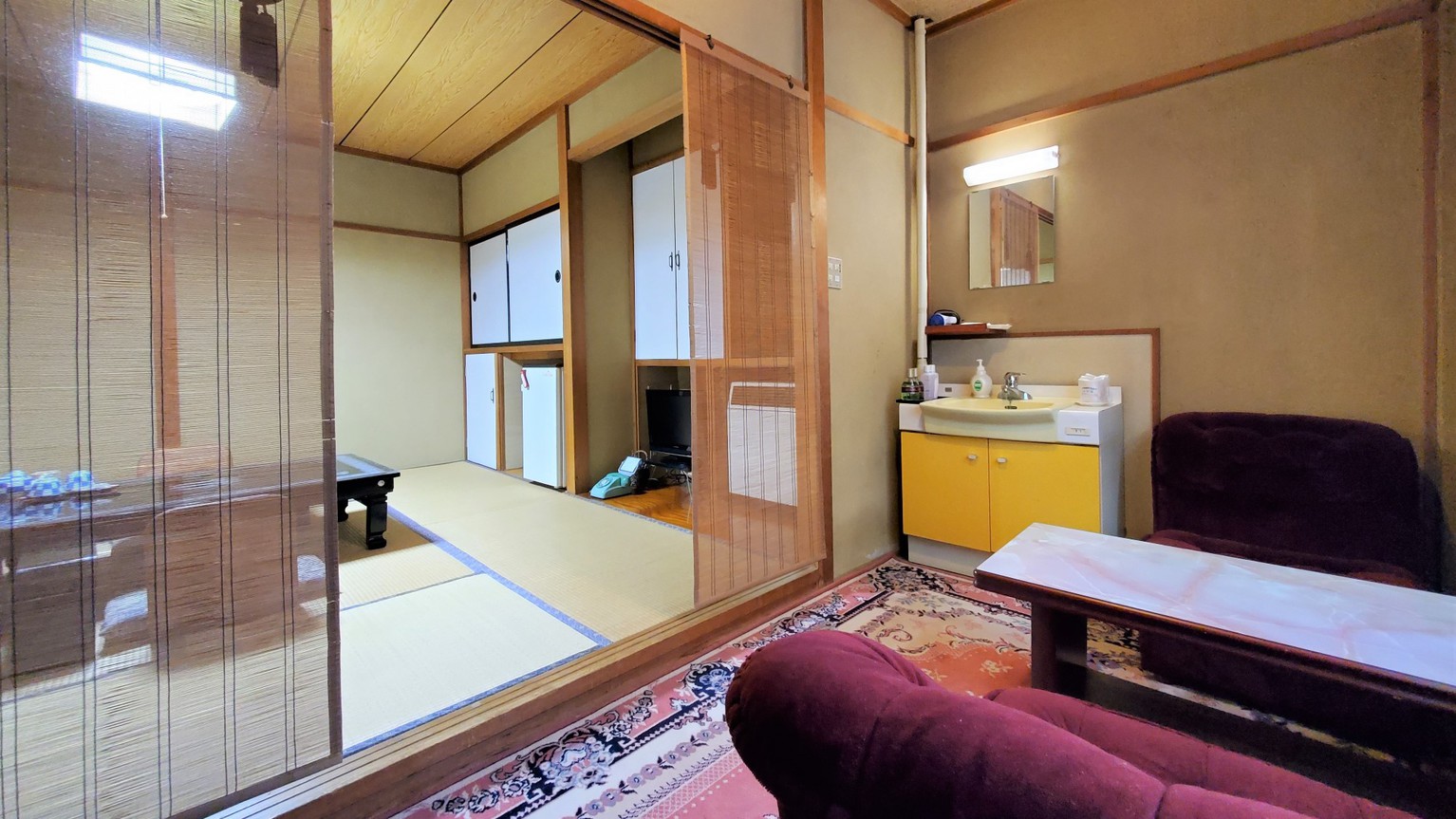 タイル張りのレトロお風呂と和室8畳【トイレ洗面付】