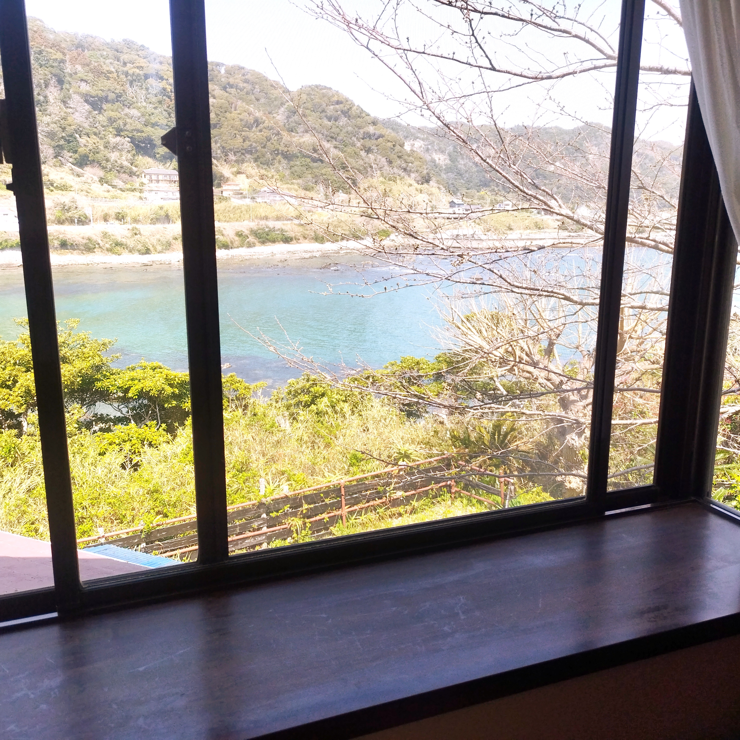 部屋から見える海