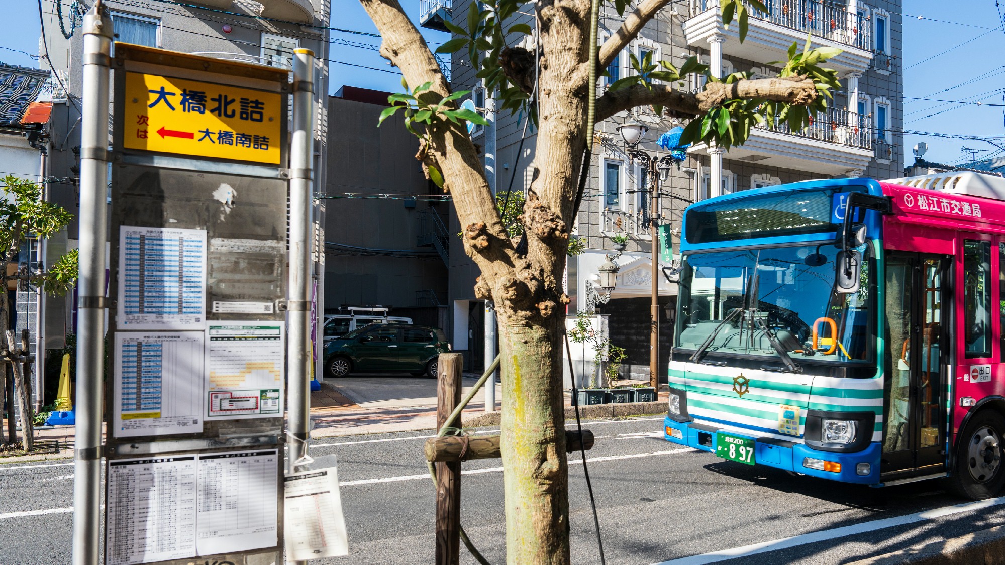 ＪＲ松江駅方面行バス停は当館目の前にあります！