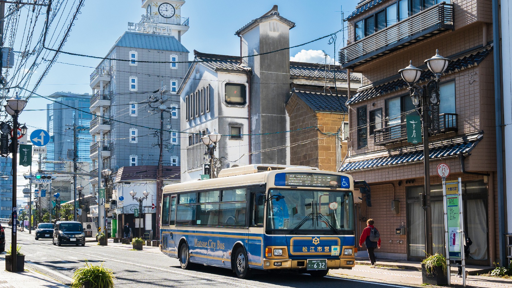ＪＲ松江駅方面からのバス停は当館より５０ｍ北にあります。松江しんじ湖温泉駅方面はこのバス停から乗車