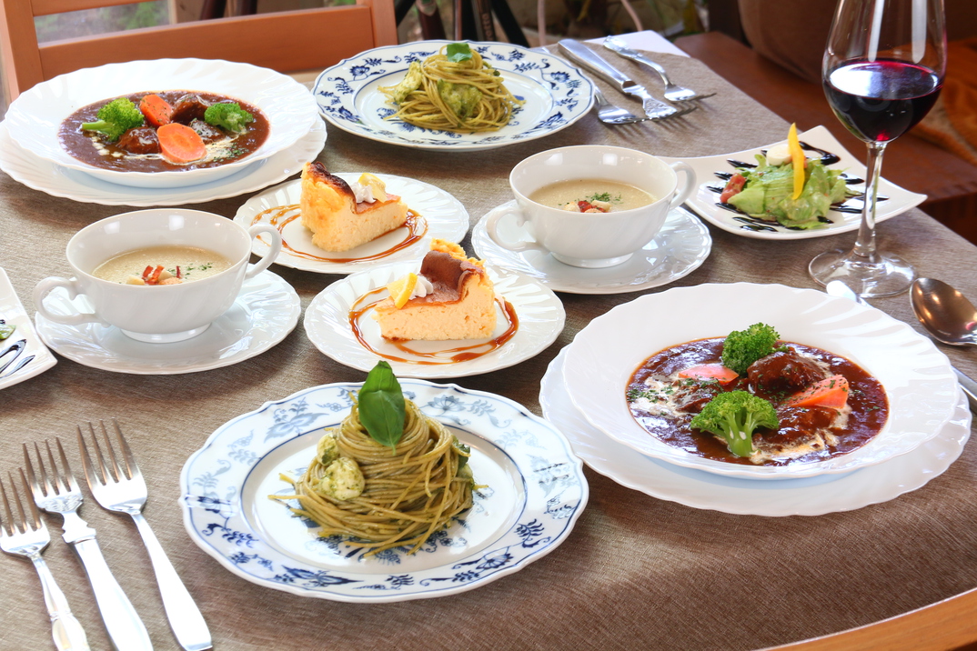 【1泊2食付】清里高原◇新鮮な地元食材を使用した洋食コース料理を堪能♪自慢の貸切風呂は24h利用可能