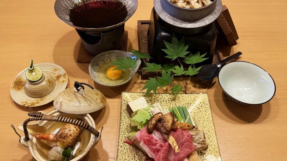 10月まで◆松茸の土瓶蒸し・すき焼と松茸ごはん◆【温泉半露天風呂付客室★料理長特選会席】朝夕お部屋食