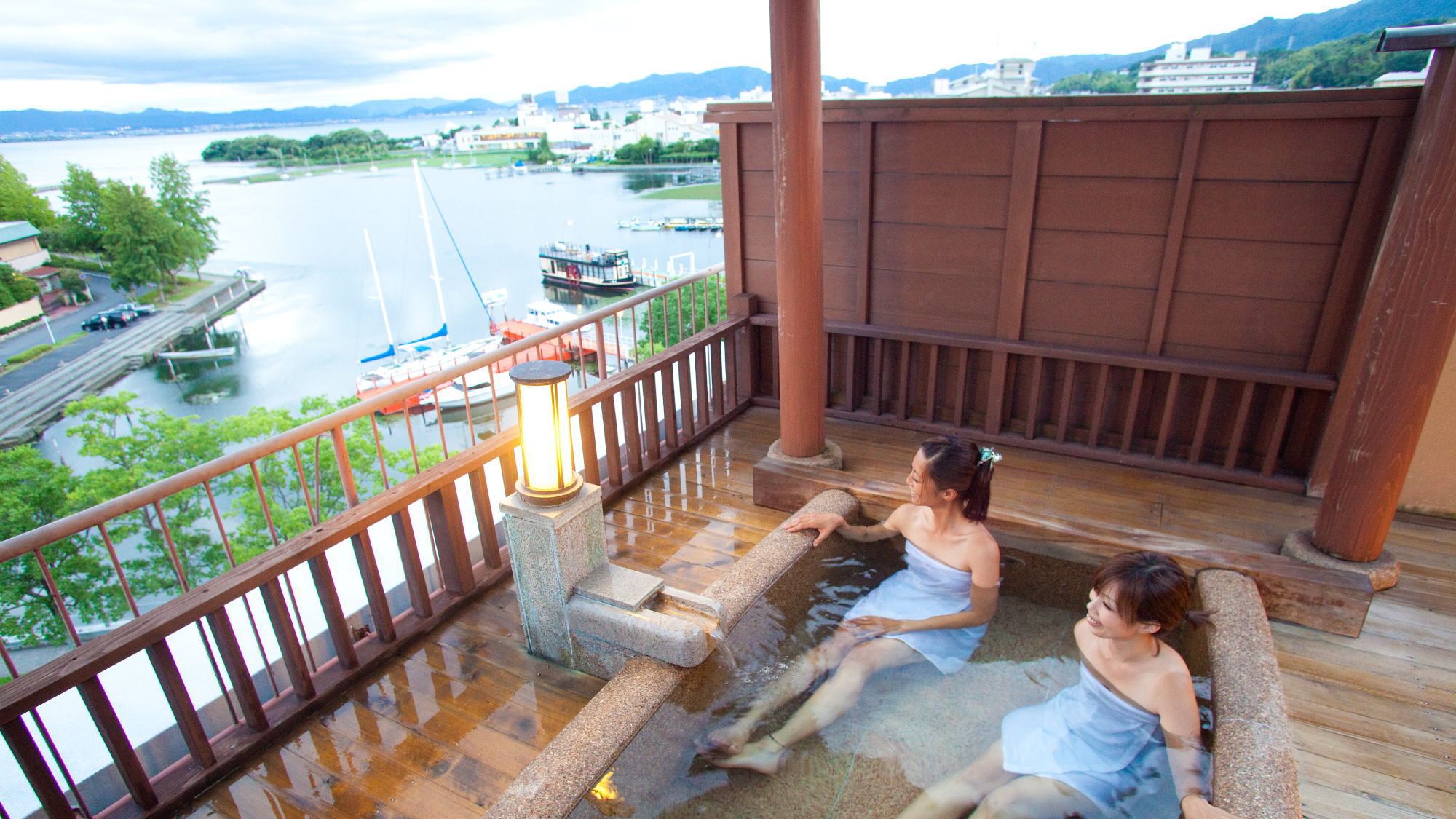 展望貸切温泉露天風呂 「湖悠殿」