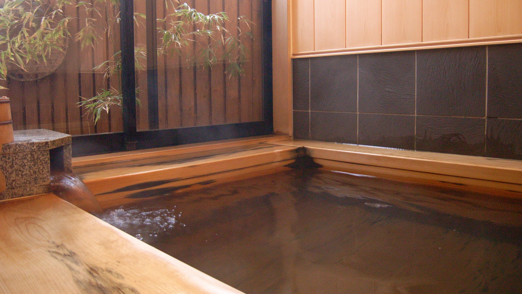 *【天橋立温泉：女湯】こじんまりとしていますが、檜の香りを楽しみながら美肌の湯をご堪能下さい