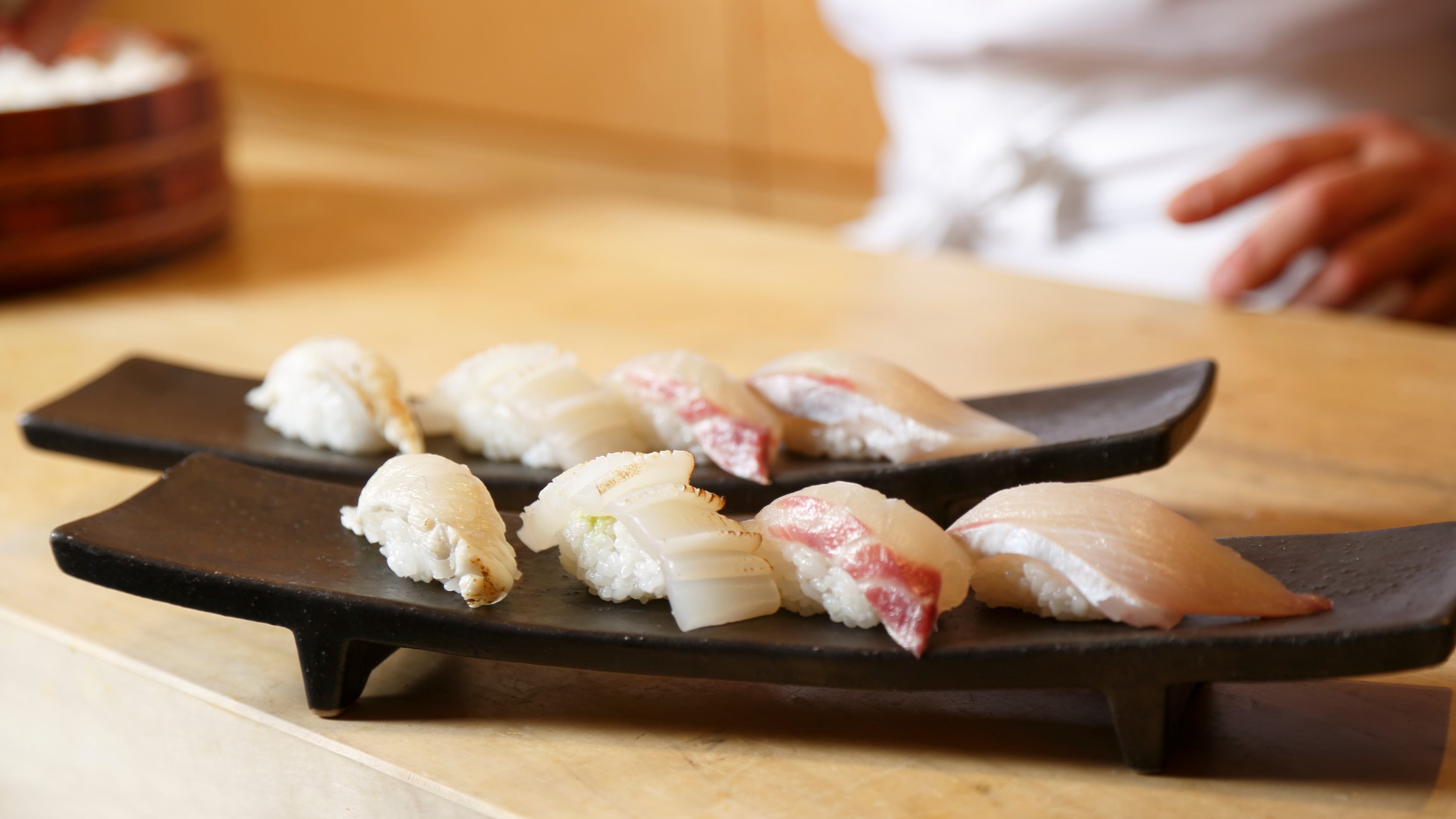 【夏休み企画！小学生半額】料理人が腕を振るうディナービュッフェで、ふぐ料理や鮮魚の握りなどご堪能