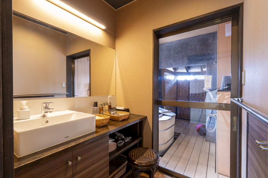 【信濃邸・桜ノ色】天下の名湯「真湯」風呂付ツインルーム