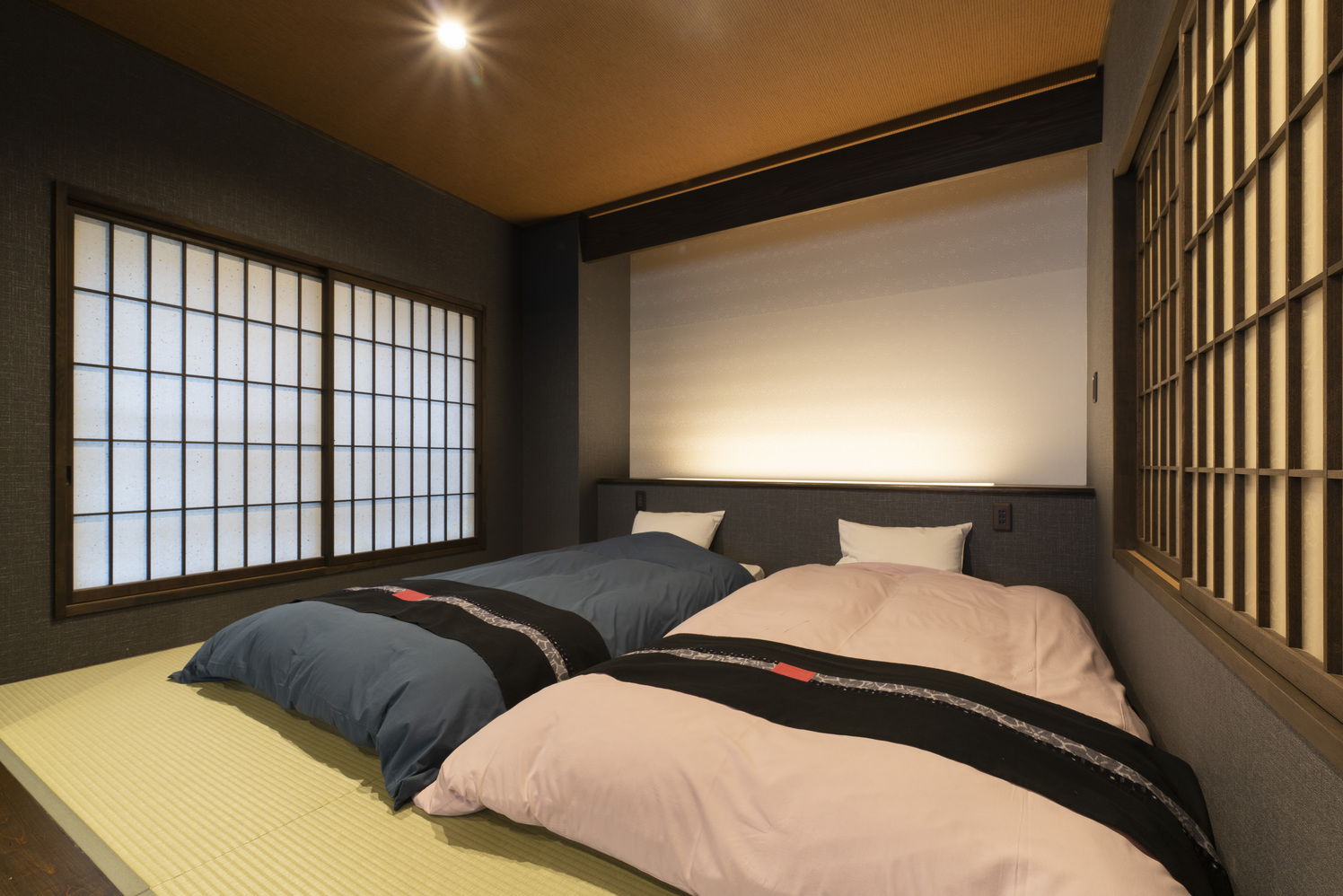 【書斎ノ間・ふたり静】くつろぎスペース＋ロータイプツイン