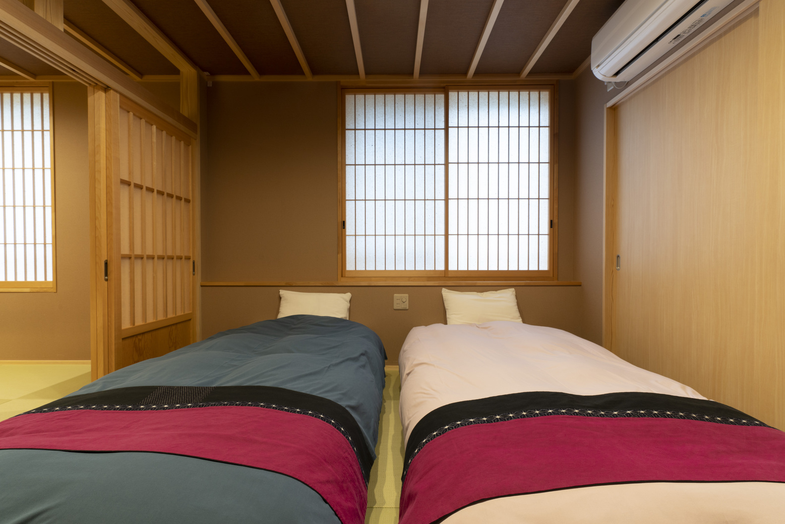 【転寝ノ間・ぶな】くつろぎスペース＋ツインベッド