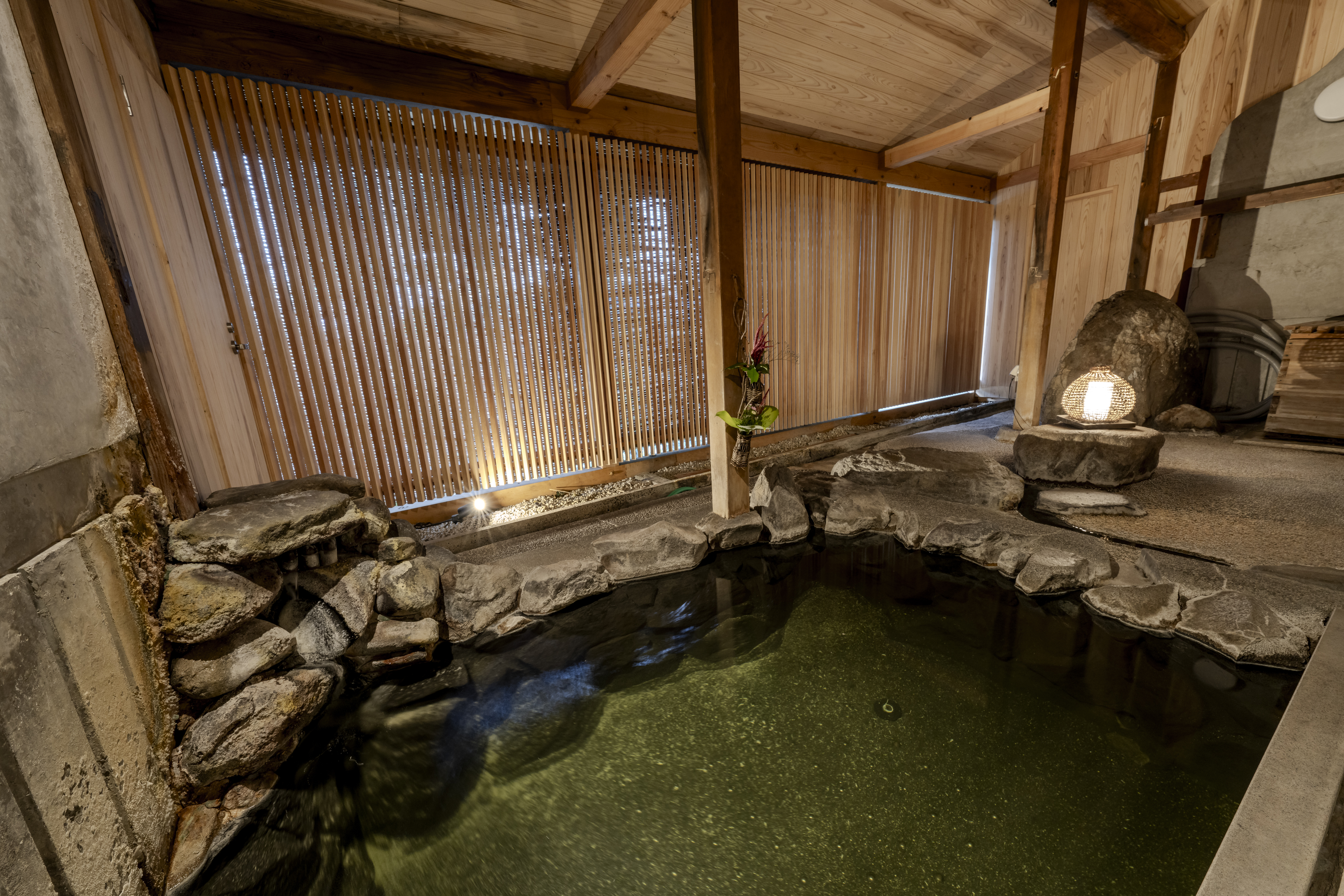 湯処「湯楽」露天（奥方）