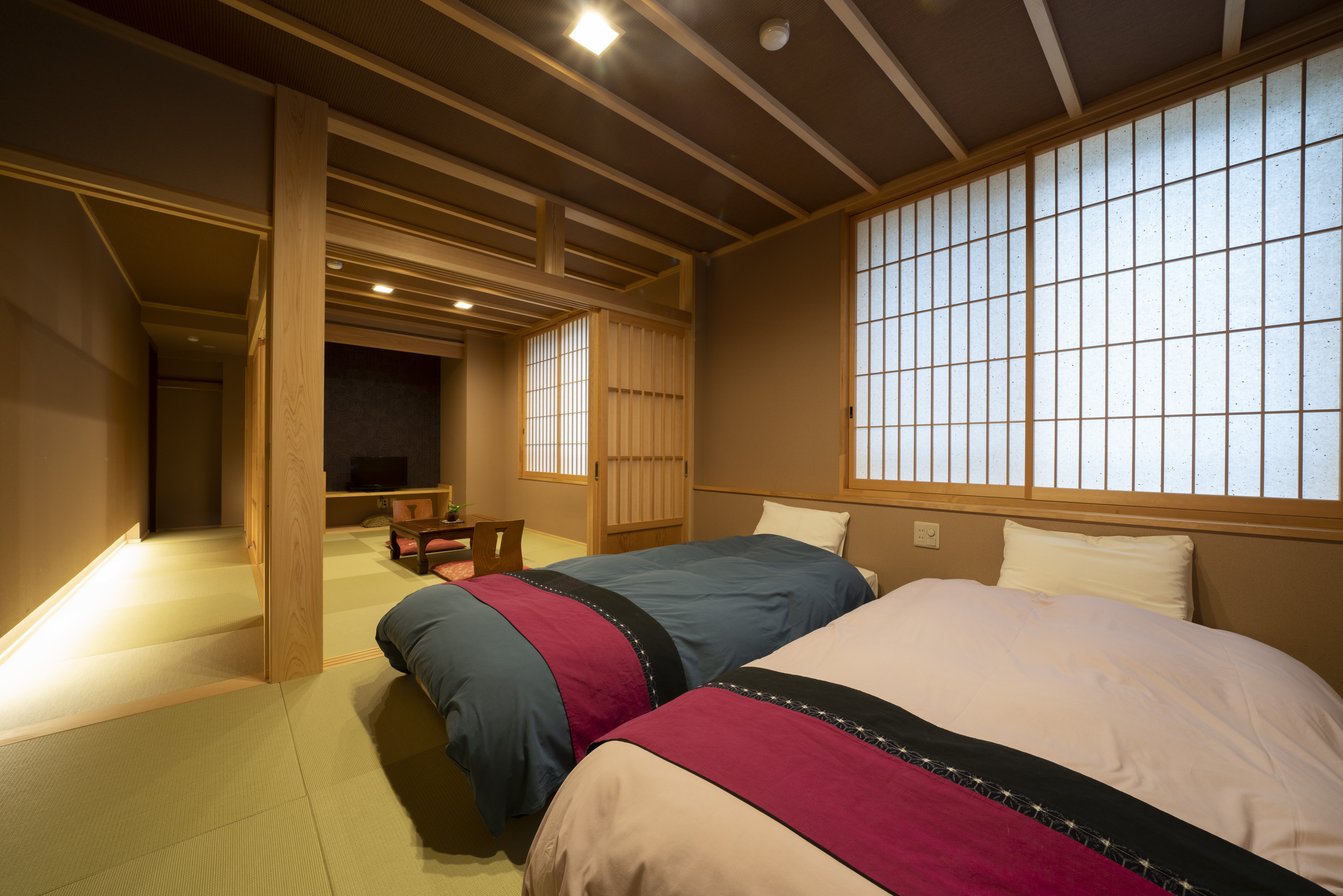 【転寝ノ間・ぶな】くつろぎスペース＋ツインベッド