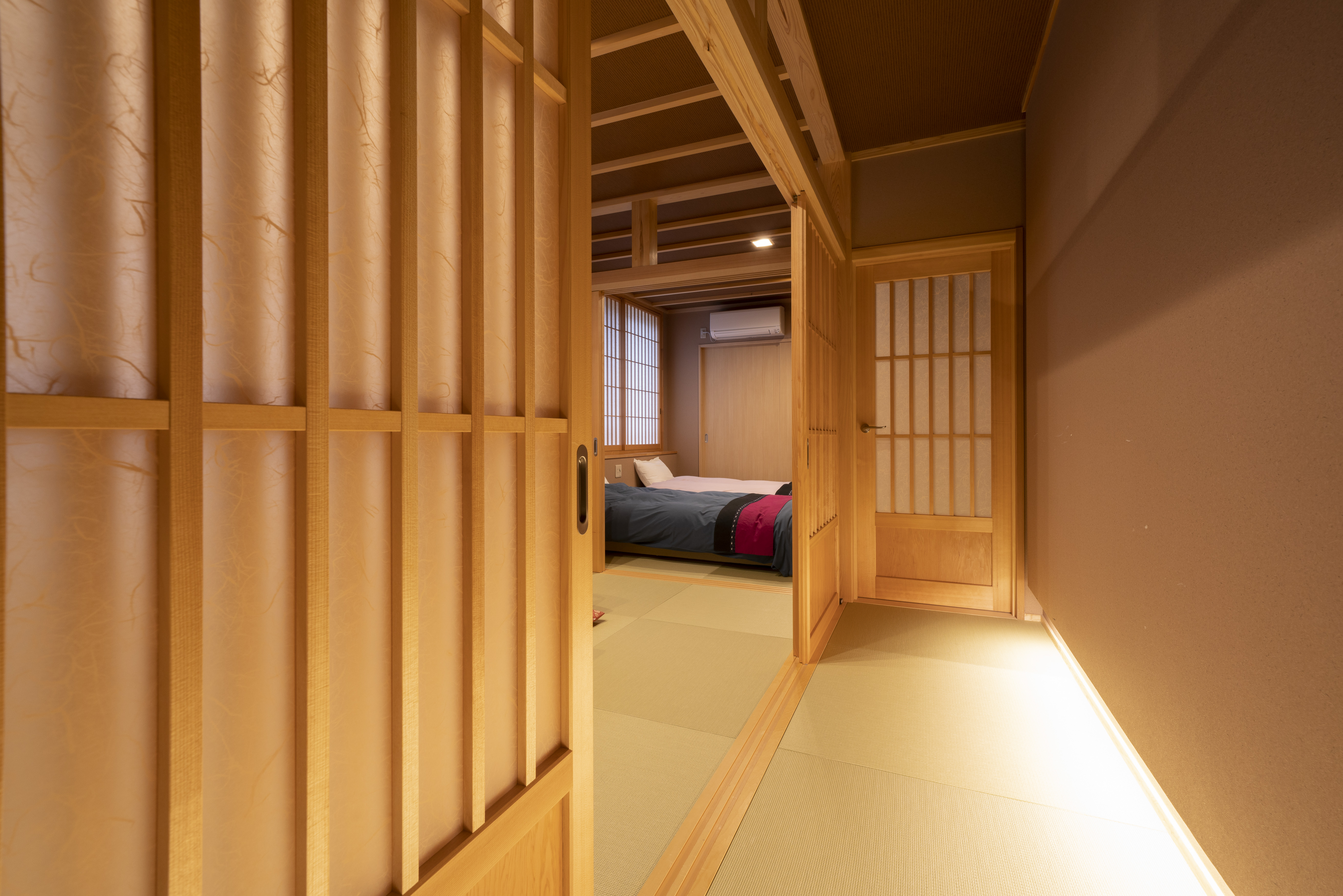 【転寝ノ間・ぶな】くつろぎスペース＋ツインベッド