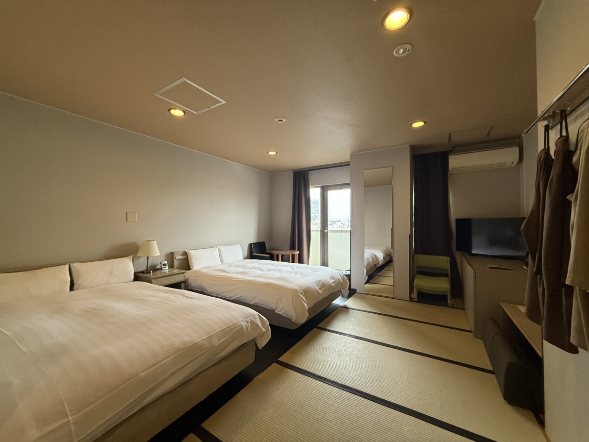 禁煙和洋室27平米 ベッド140cm&times;190cm(２台)