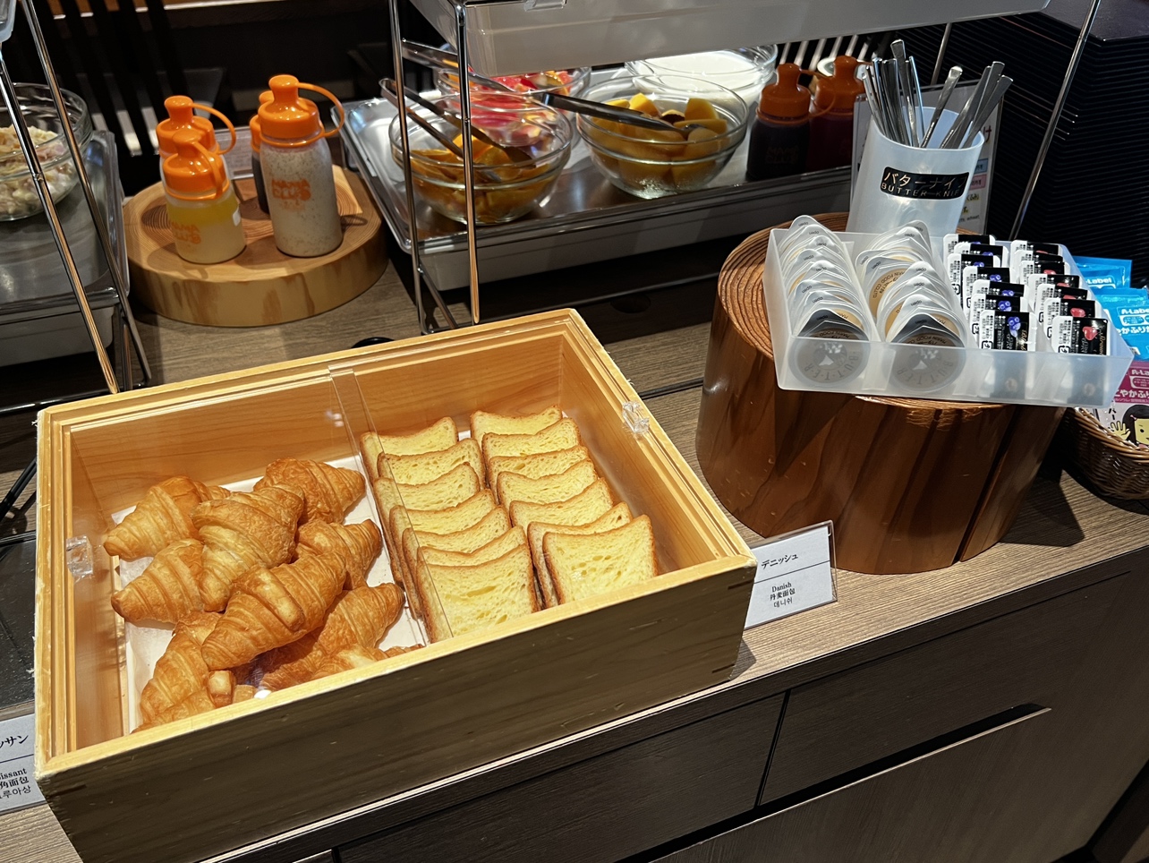 朝食　トースト、クロワッサン