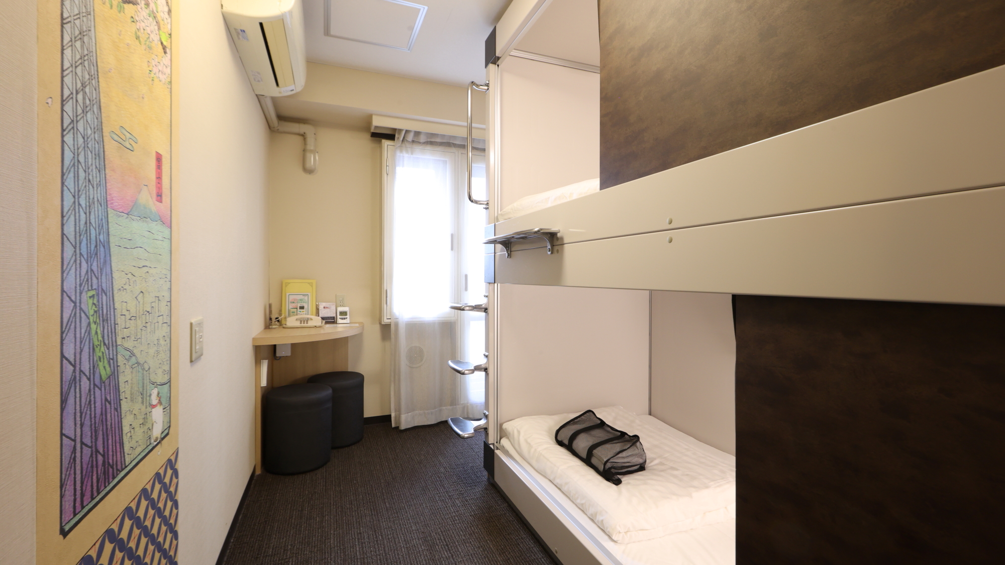 2階駅側禁煙ツインキャビン16平米【個室】上下2段ベッド100cm&times;190cm