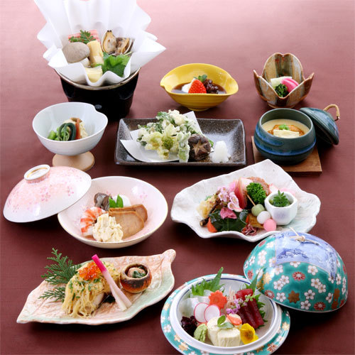 怀石料理（例）评价★★★★★→晚餐和早餐都非常美味，我都吃不完，开胃酒也很美味。