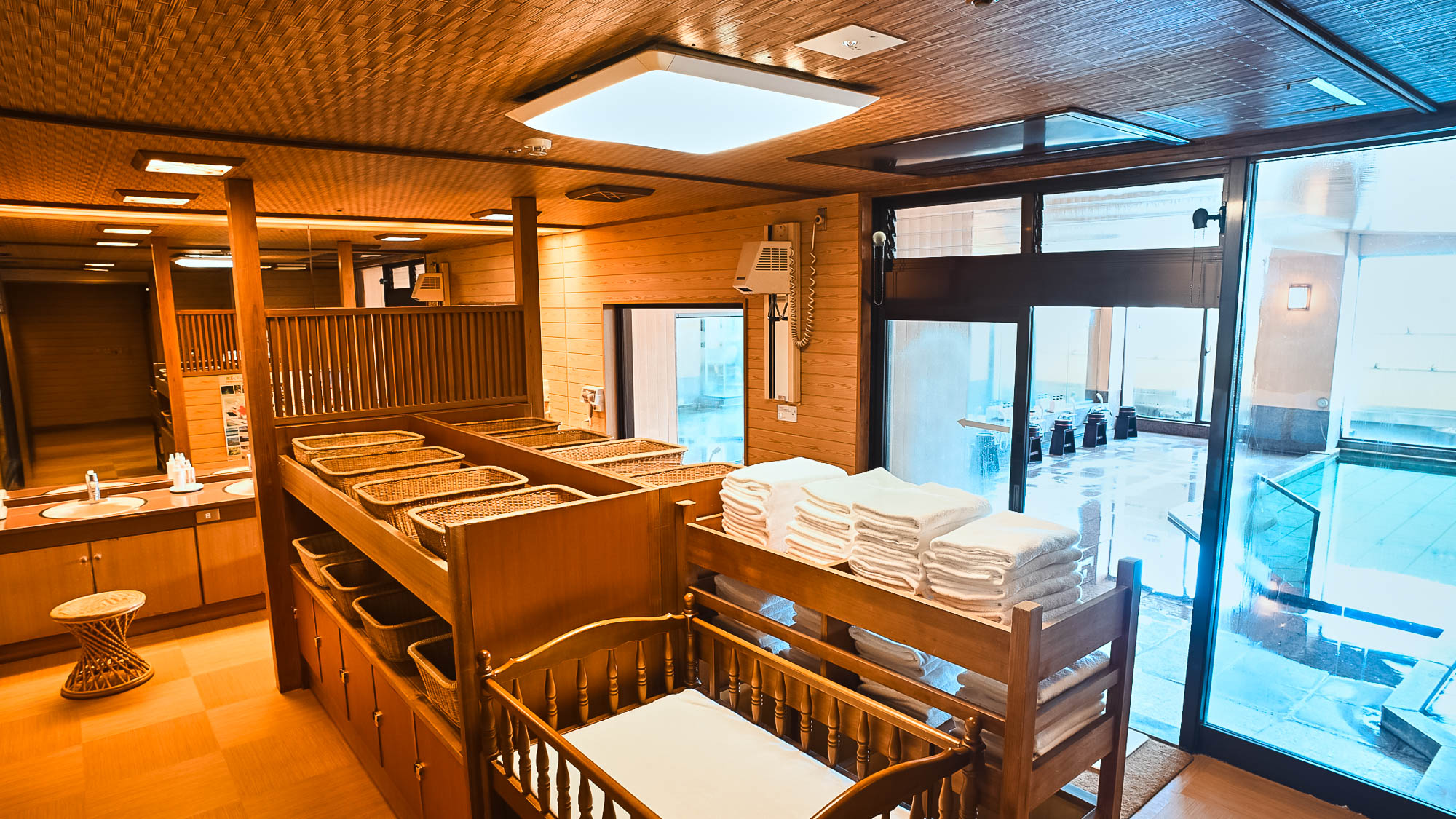 大浴場_脱衣所_ご婦人