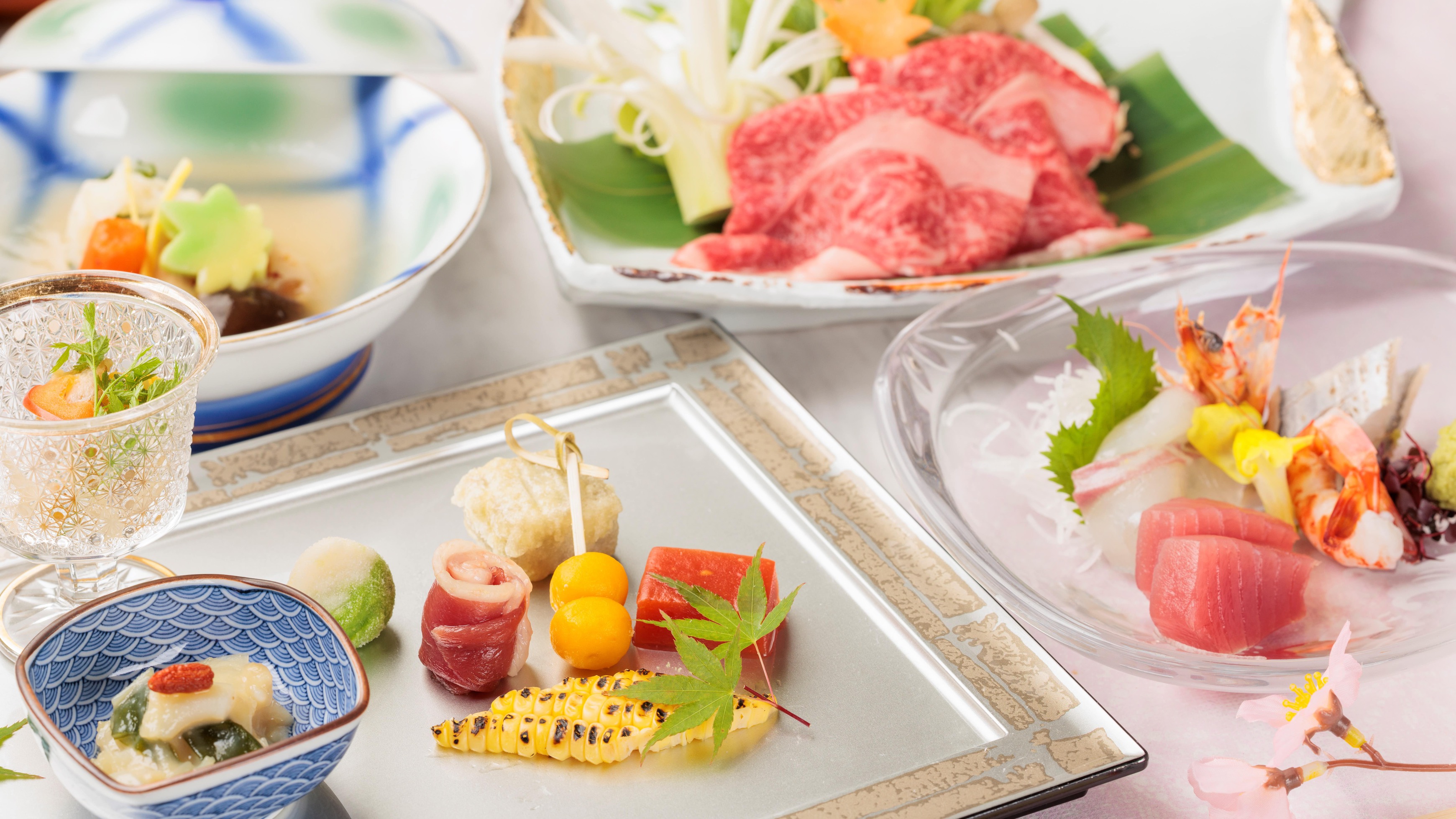 【恵会席（春夏のお料理一例）】露天風呂付客室ご宿泊プラン専用の、人気のスタンダード会席