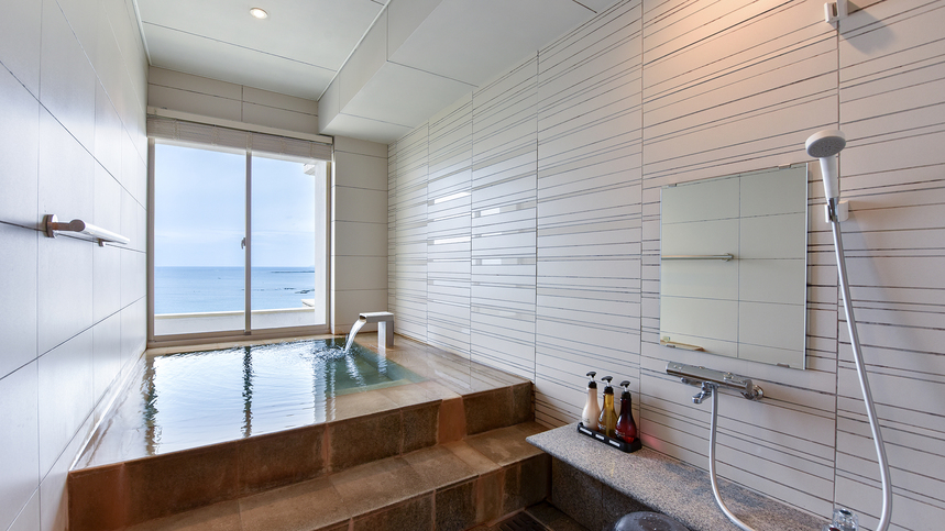 *【露天風呂付客室・特別室（月の晶）】完全プライベート空間で露天風呂の温泉をお愉しみください。