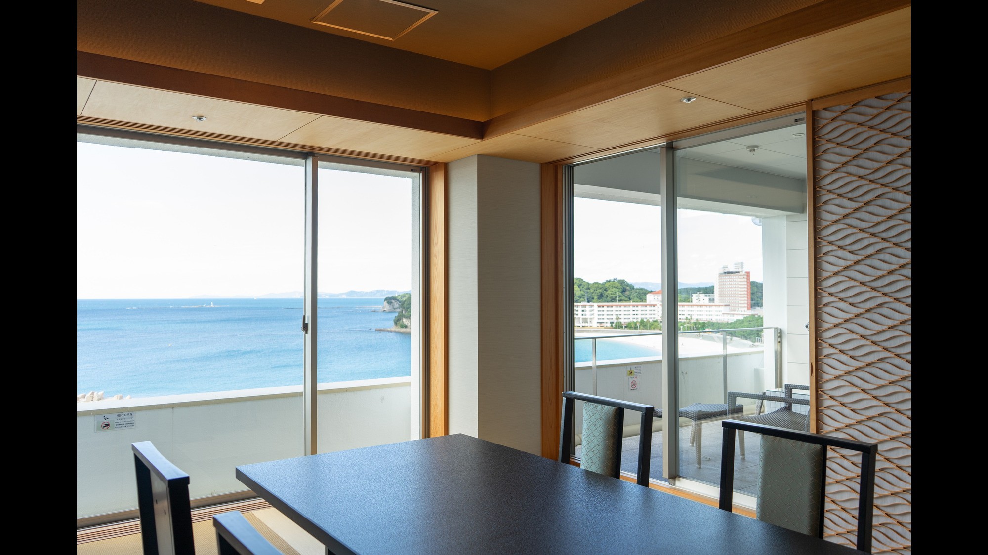 浜水晶特別室「紅の晶」