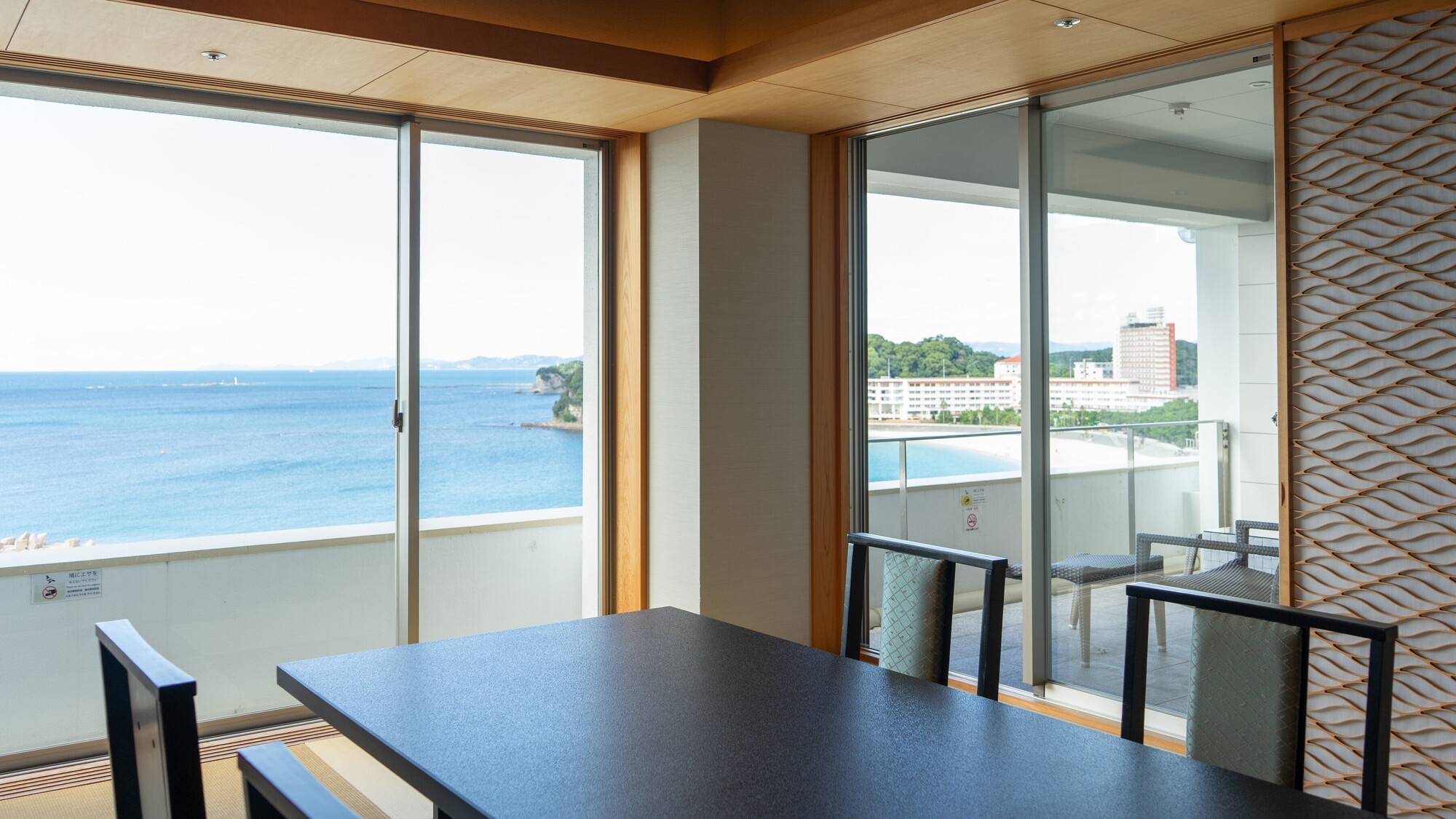 浜水晶特別室「紅の晶」