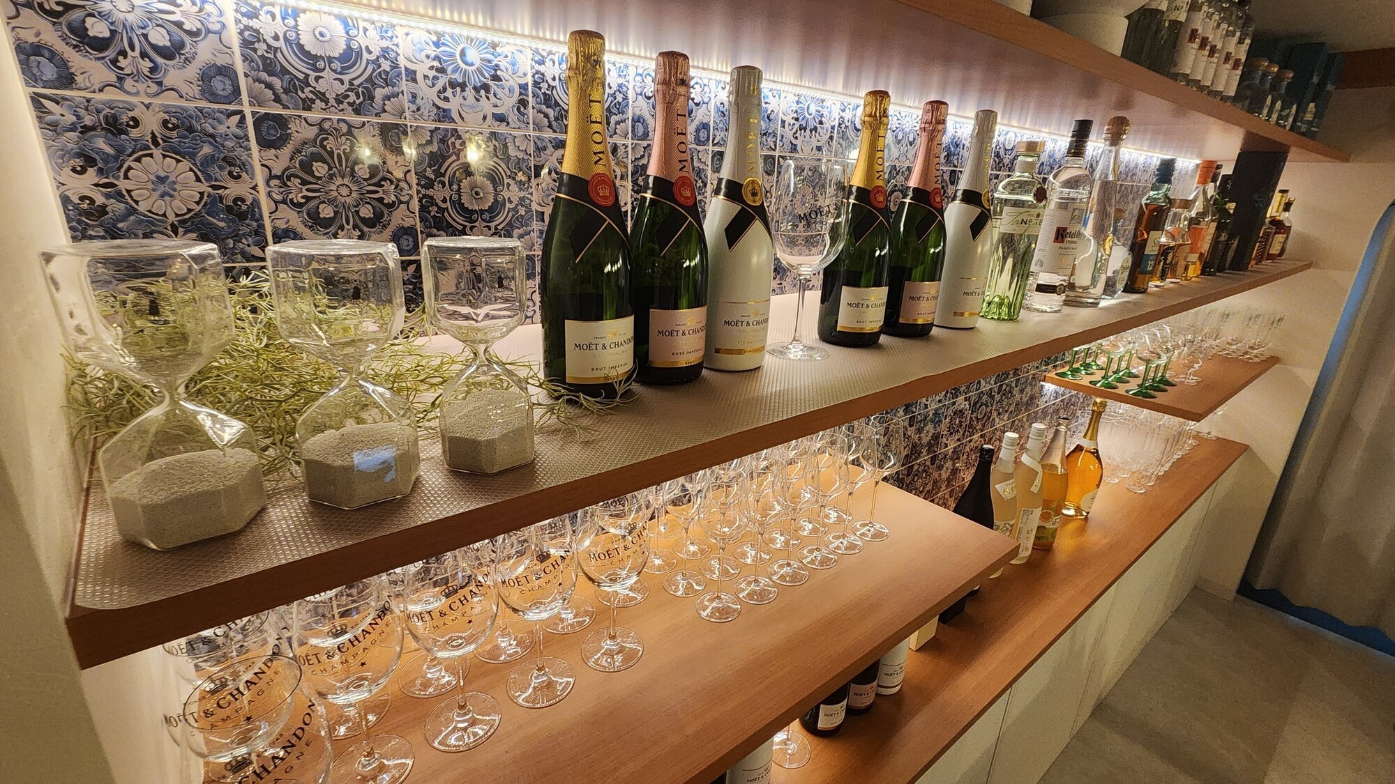 Suntide Cafe & Bar Shirahama