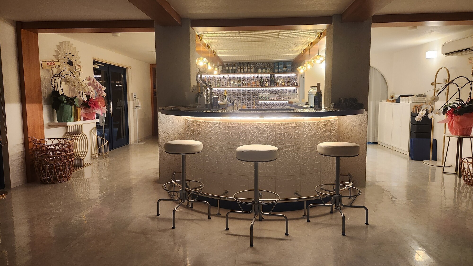 Suntide Cafe & Bar Shirahama