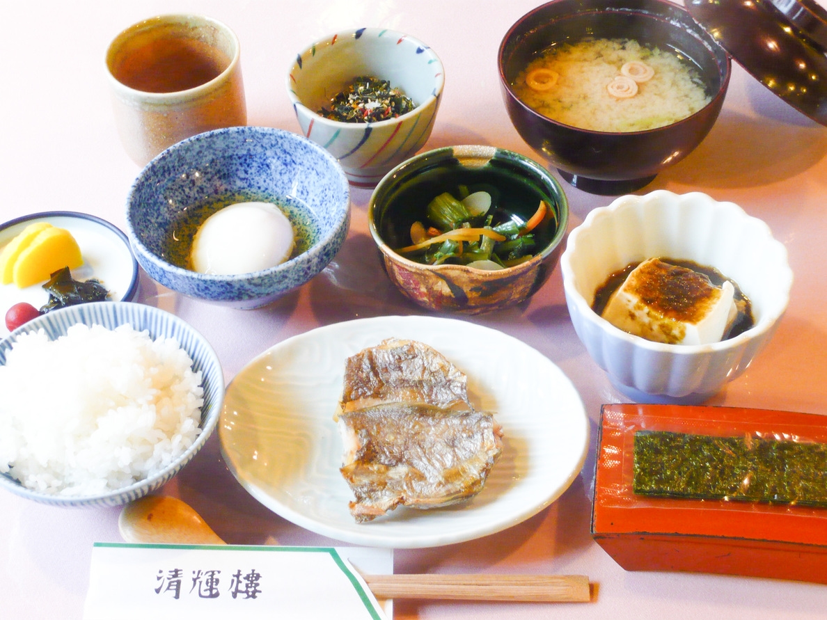 【朝食付 ｜ 文化財の宿で迎える朝】旅館の和朝食付きシンプルステイ