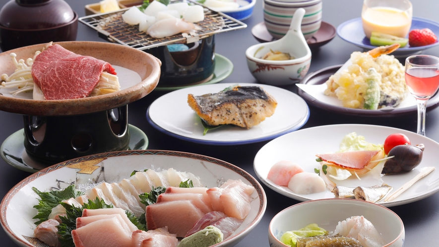 ・【スタンダード夕食一例（イメージ）】新鮮な日本海の海の幸をふんだんに使った会席料理