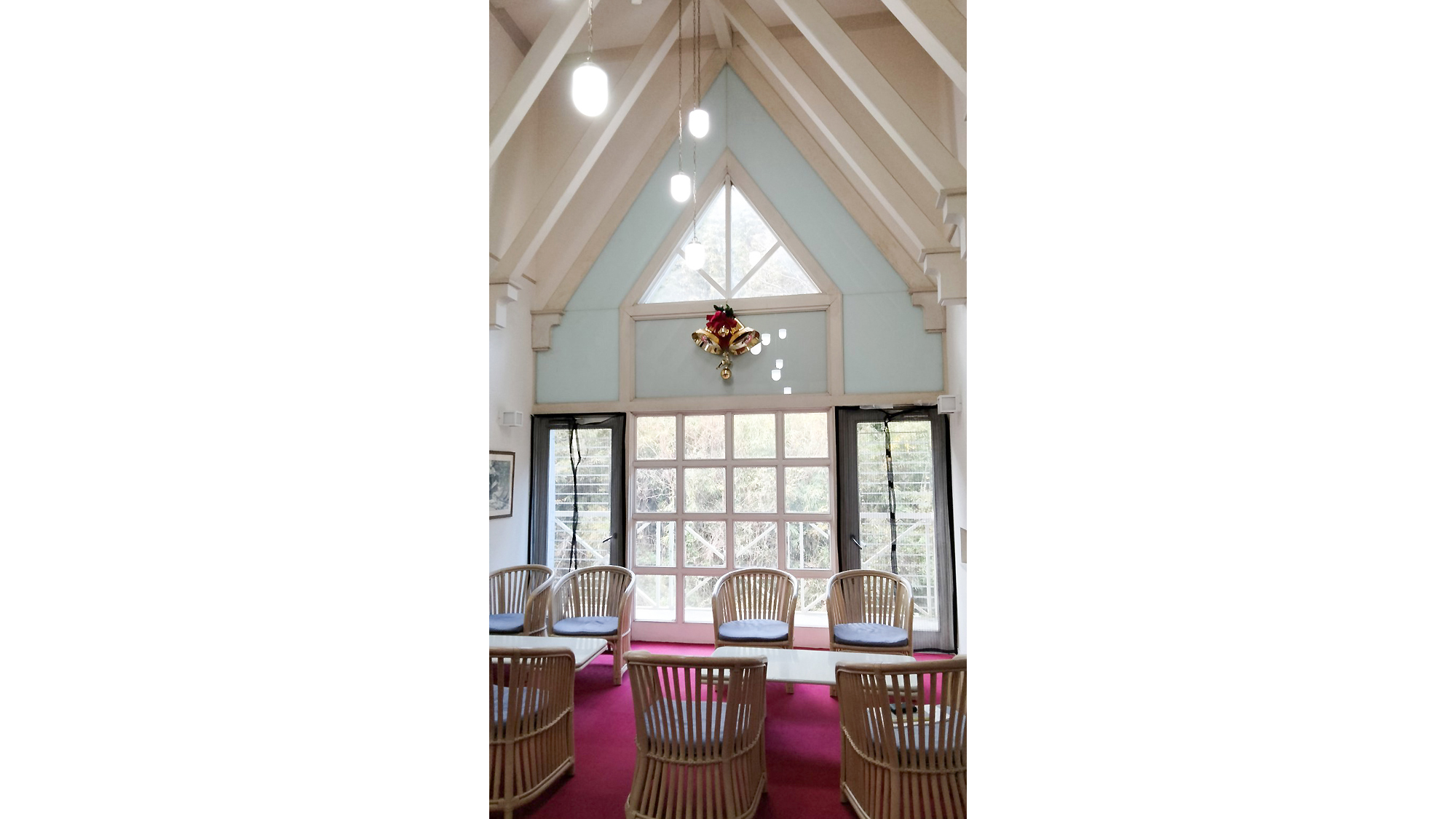 ・【ロビー】天井が高く解放感があり気持ちのよい空間です。ご宿泊中の休憩やお待ち合わせに