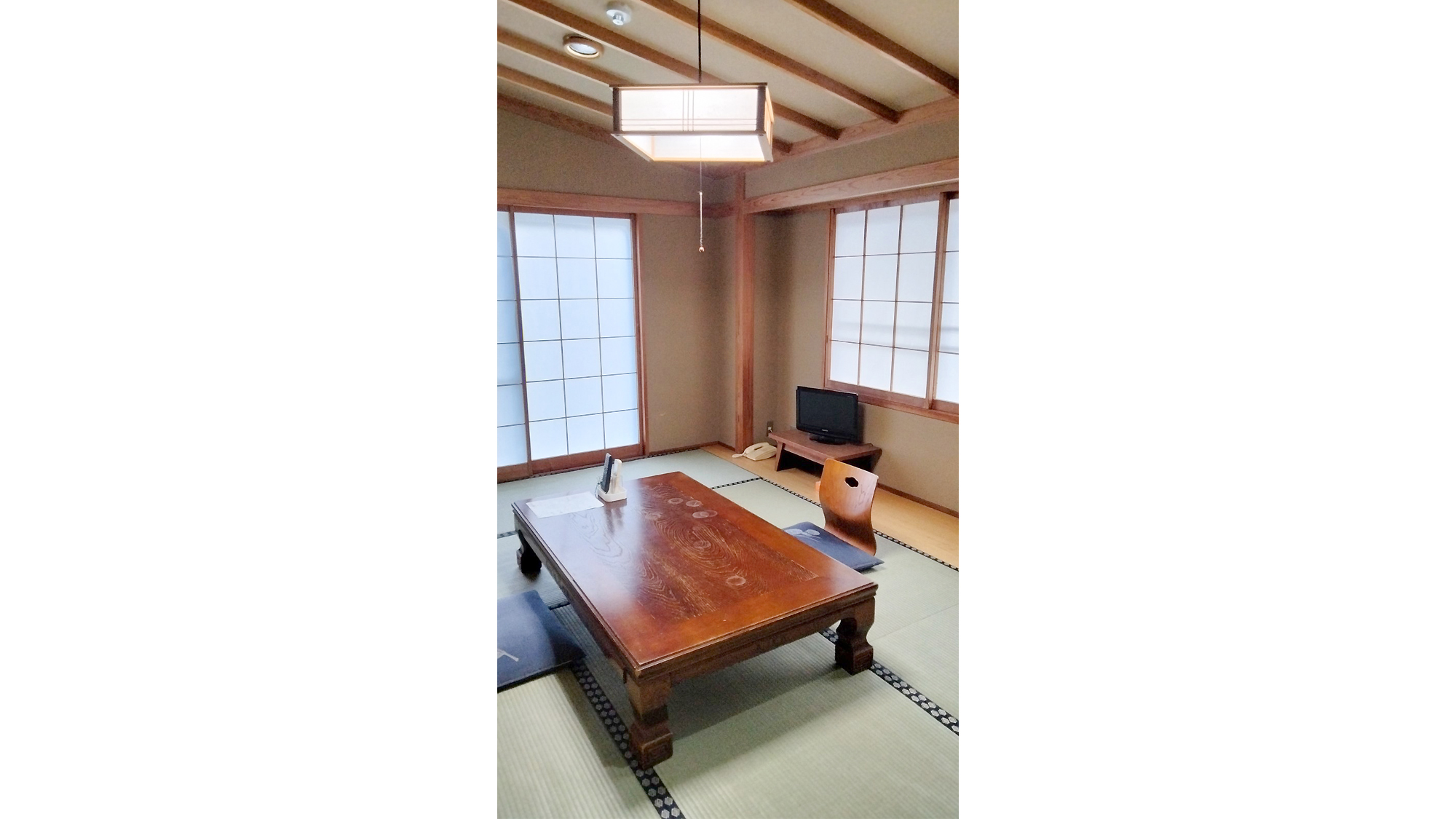 ・【客室】河津川の渓流沿いに佇む自然に囲まれた宿で、リラックスした心地よいひとときを