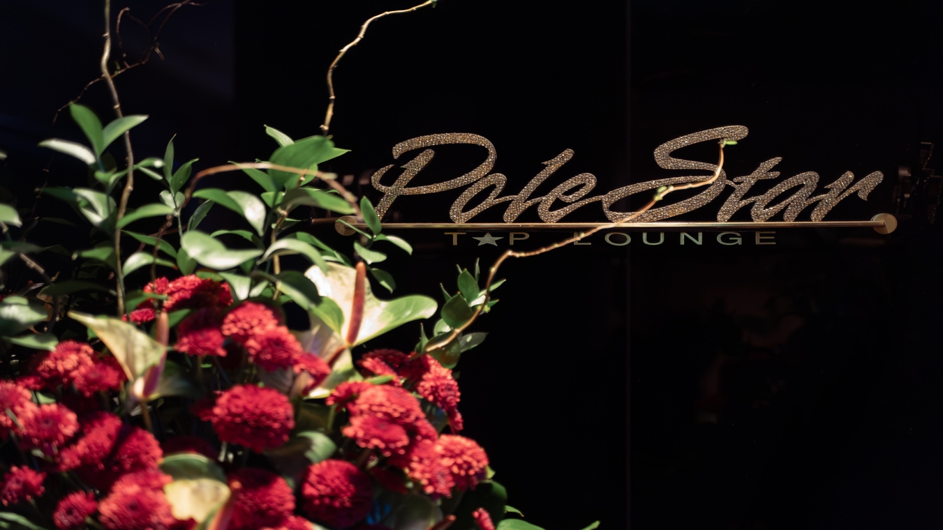 【記念日】誕生石カラーカクテル＆特製ケーキ付／最上階ラウンジで過ごすアニバーサリープラン