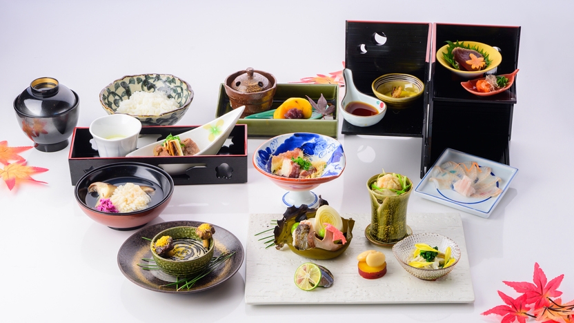 【季節の食材を味わう会席】落ち着いた和の空間で愉しむ四季会席／夕朝食付