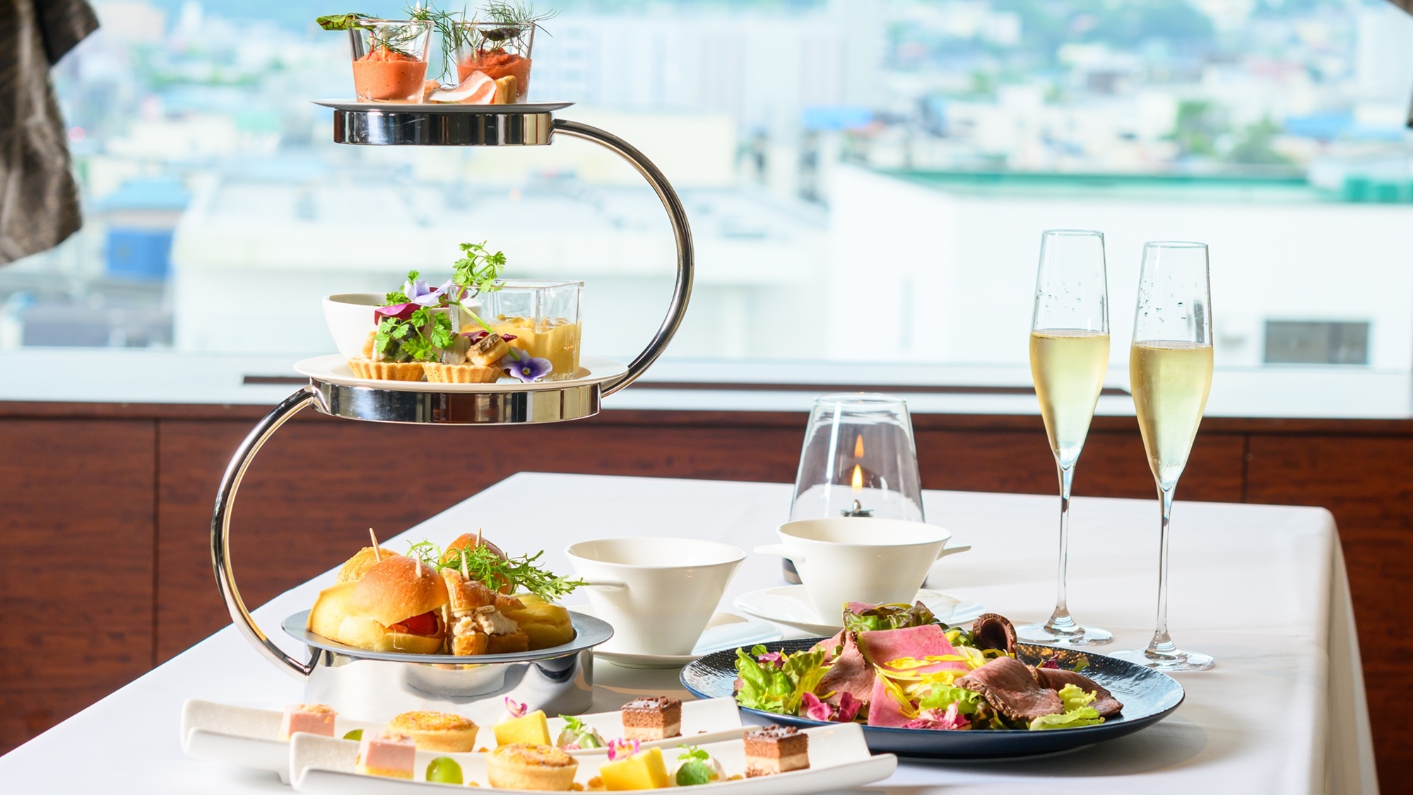 パノラマビューとともに愉しむ 『小樽Stellar High Tea』夕食付