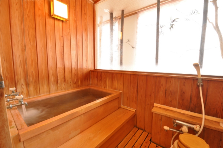 特別室一例　檜風呂「大和」