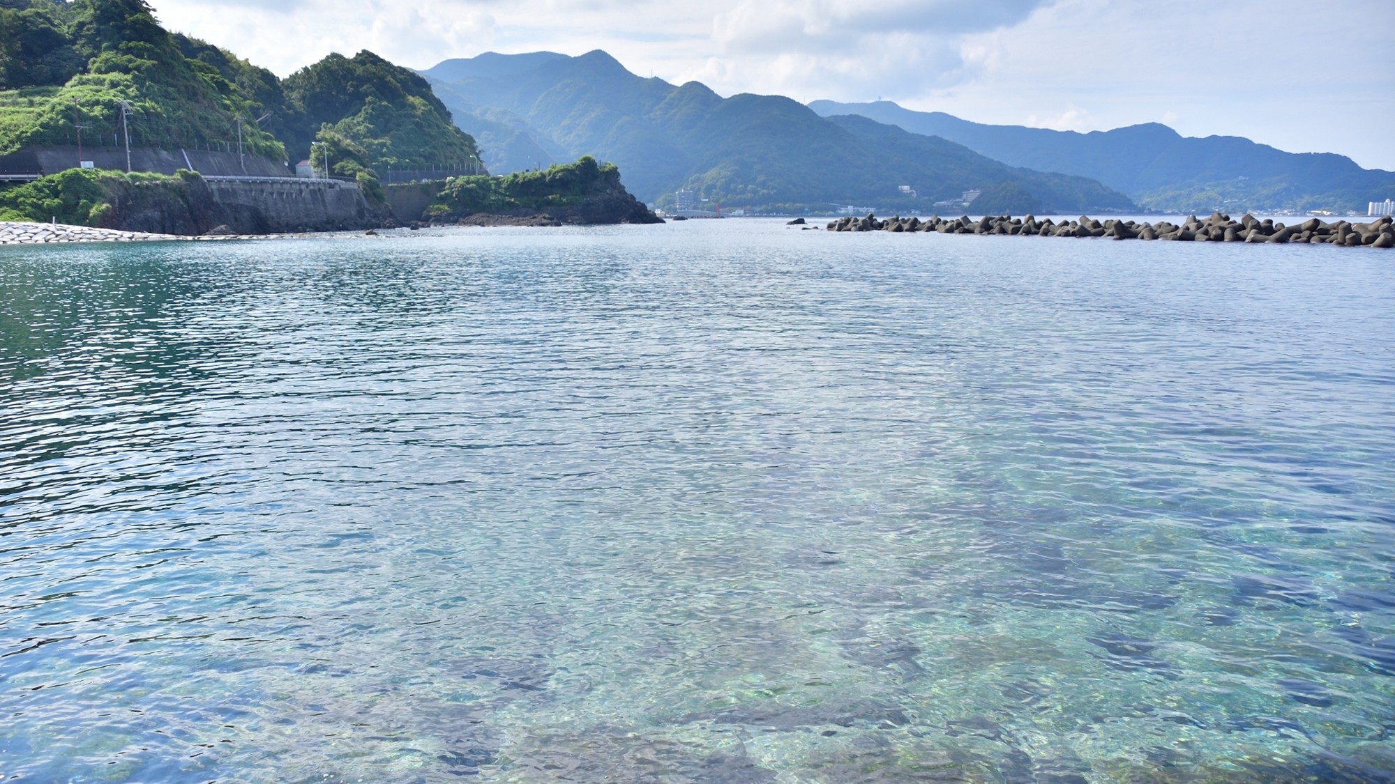 バツグンの透明度を誇る土肥の海