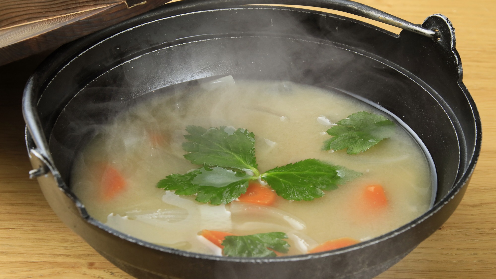 ご朝食◆伊豆味噌の味噌汁（一例）