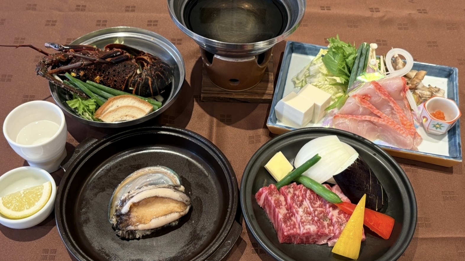メインを鮑・伊勢海老・金目鯛・牛の４種から選べるプランの選択料理