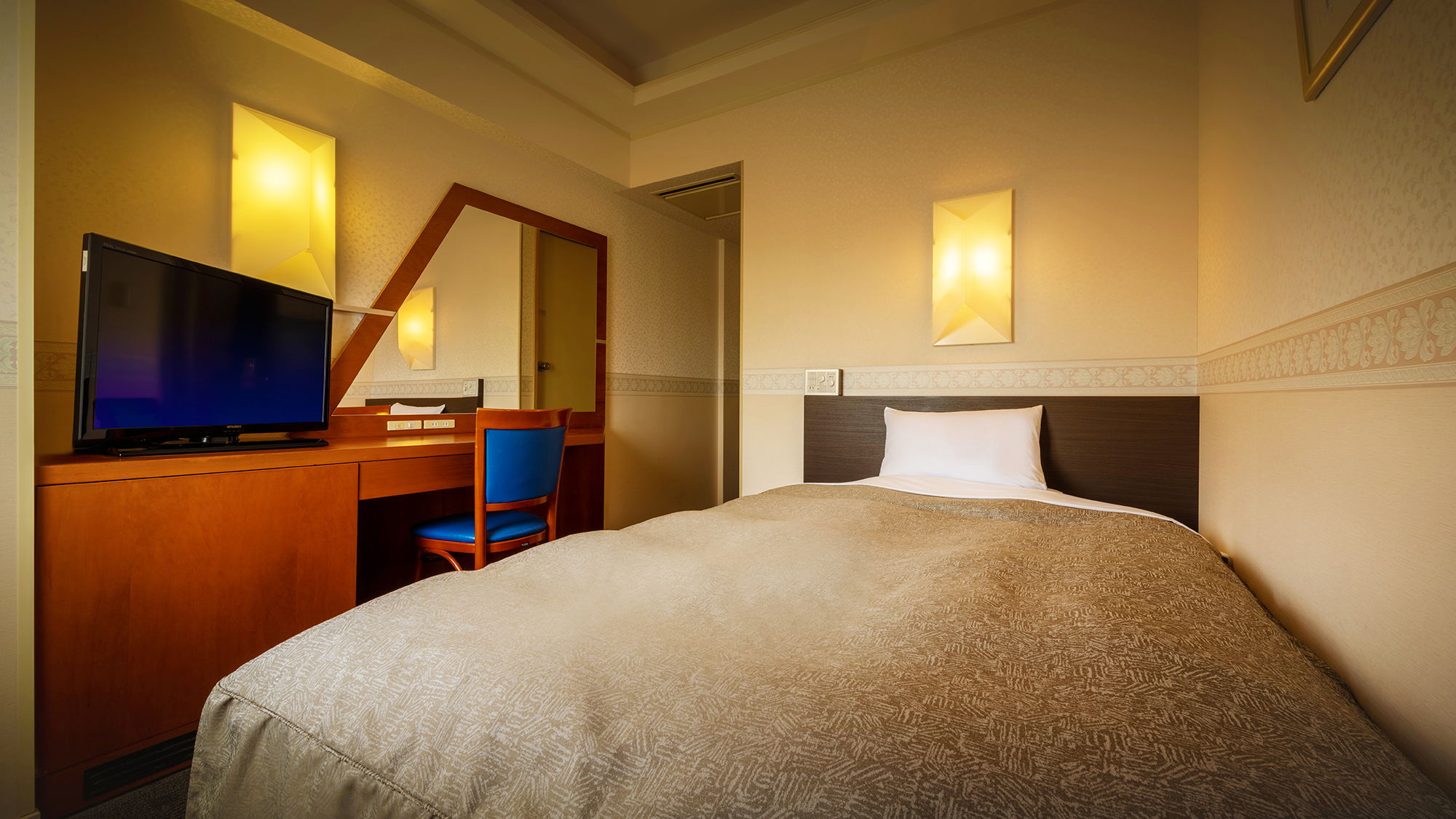 【別館/コンフォート・セミダブル】 ビジネスにも観光にも使いやすい広々としたベッドのお部屋。