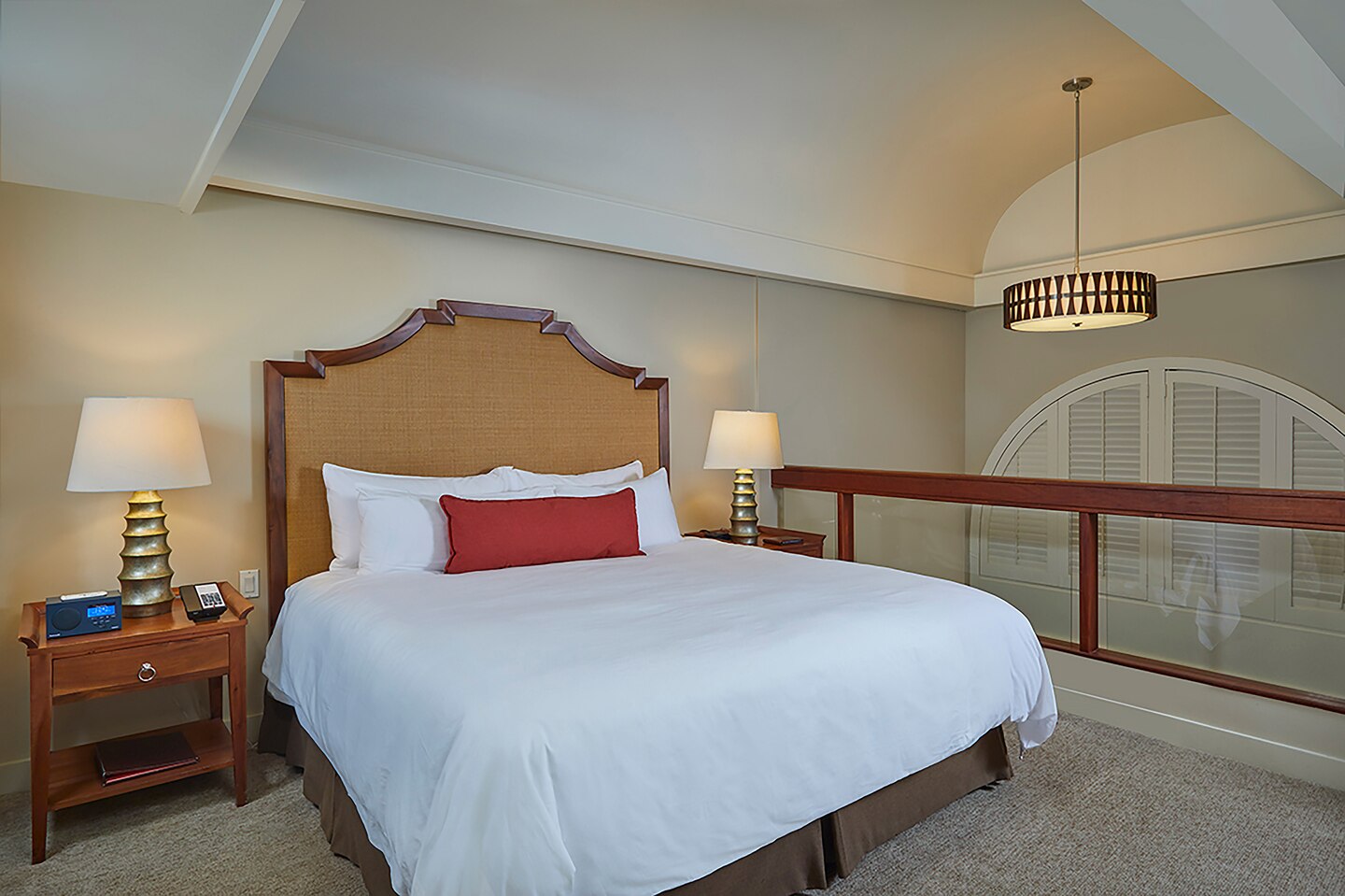 マイラニタワー ロフトスイート キングベッド1台（ロフト階） 一例