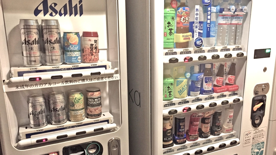 【フロア】3・6・11階に設置　アルコールの自動販売機には簡単なおつまみも用意しております