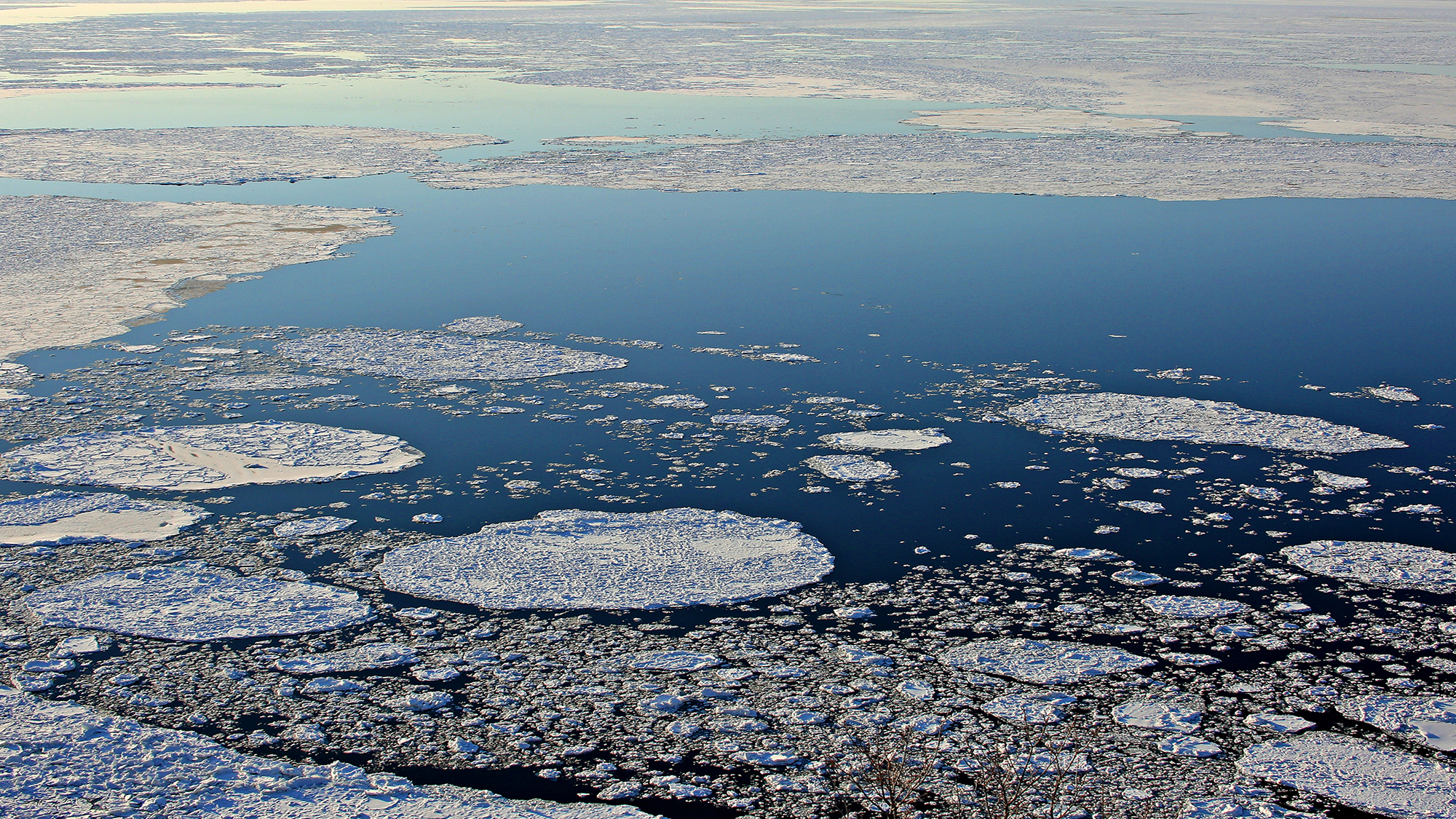 オホーツク海　流氷一例