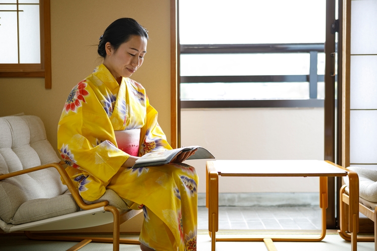 お部屋でゆったり、読書タイム♪