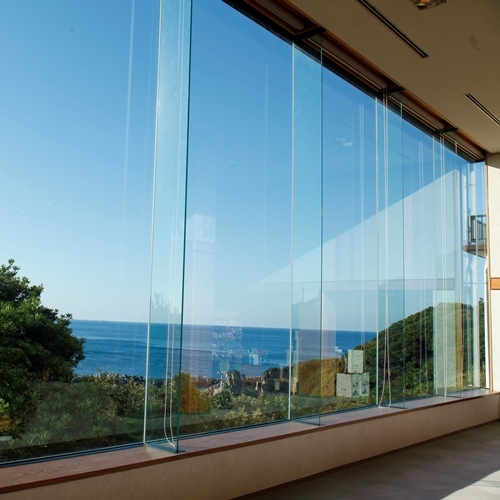 [View of the Pacific Ocean from the lobby of the hotel]