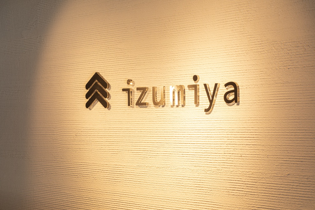 フロント　ロゴ