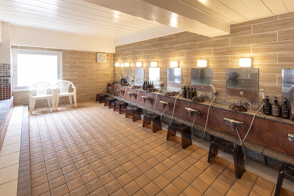 男性浴場シャワー