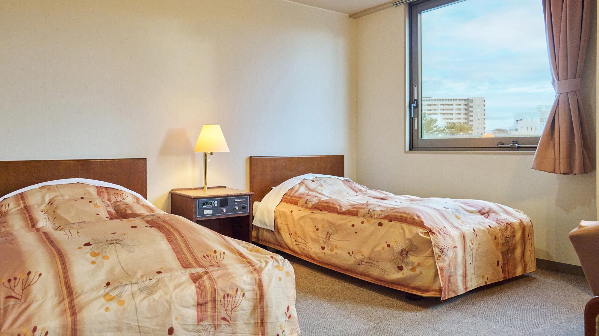 ・【福井城址側】デラックスツイン（24平米）／ゆとりある空間でゆったりお過ごしください