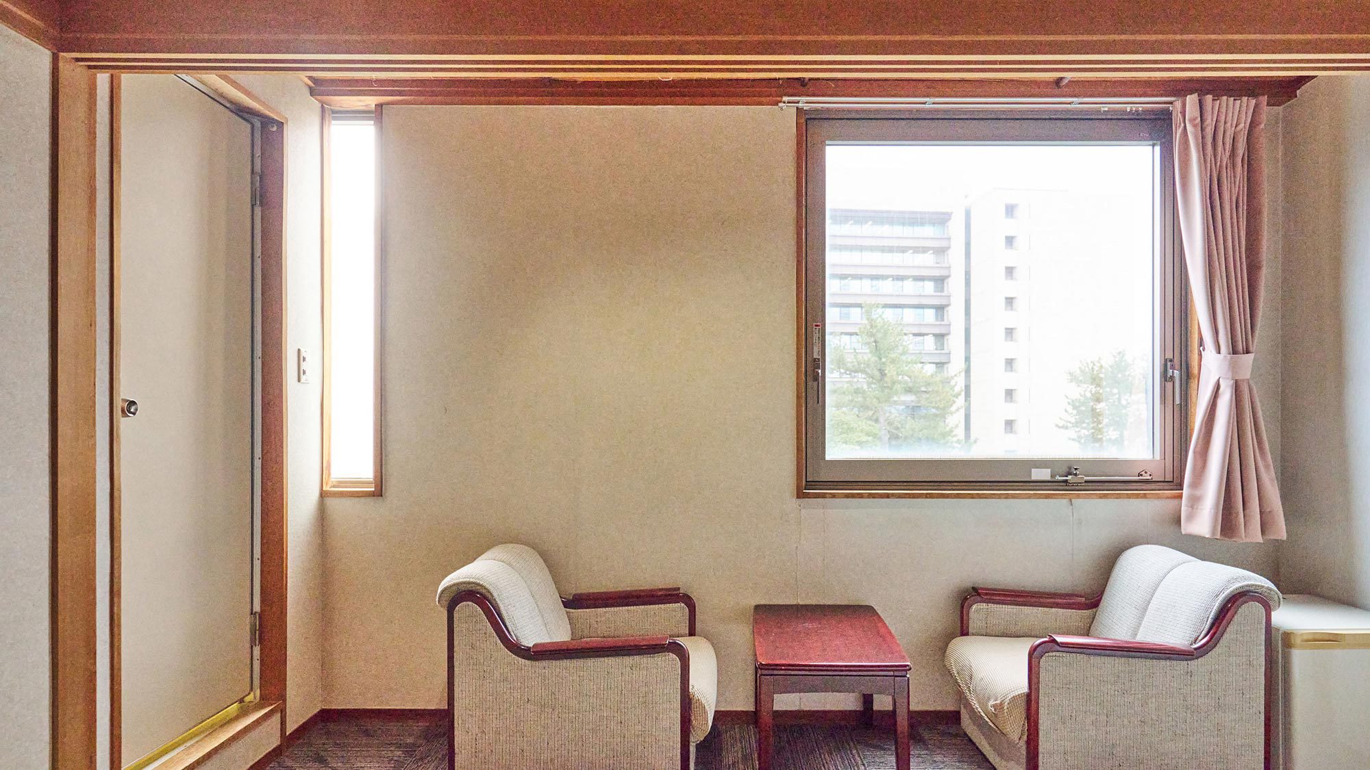 ・【福井城址側】和室8畳／ゆとりある空間でのんびりおくつろぎください