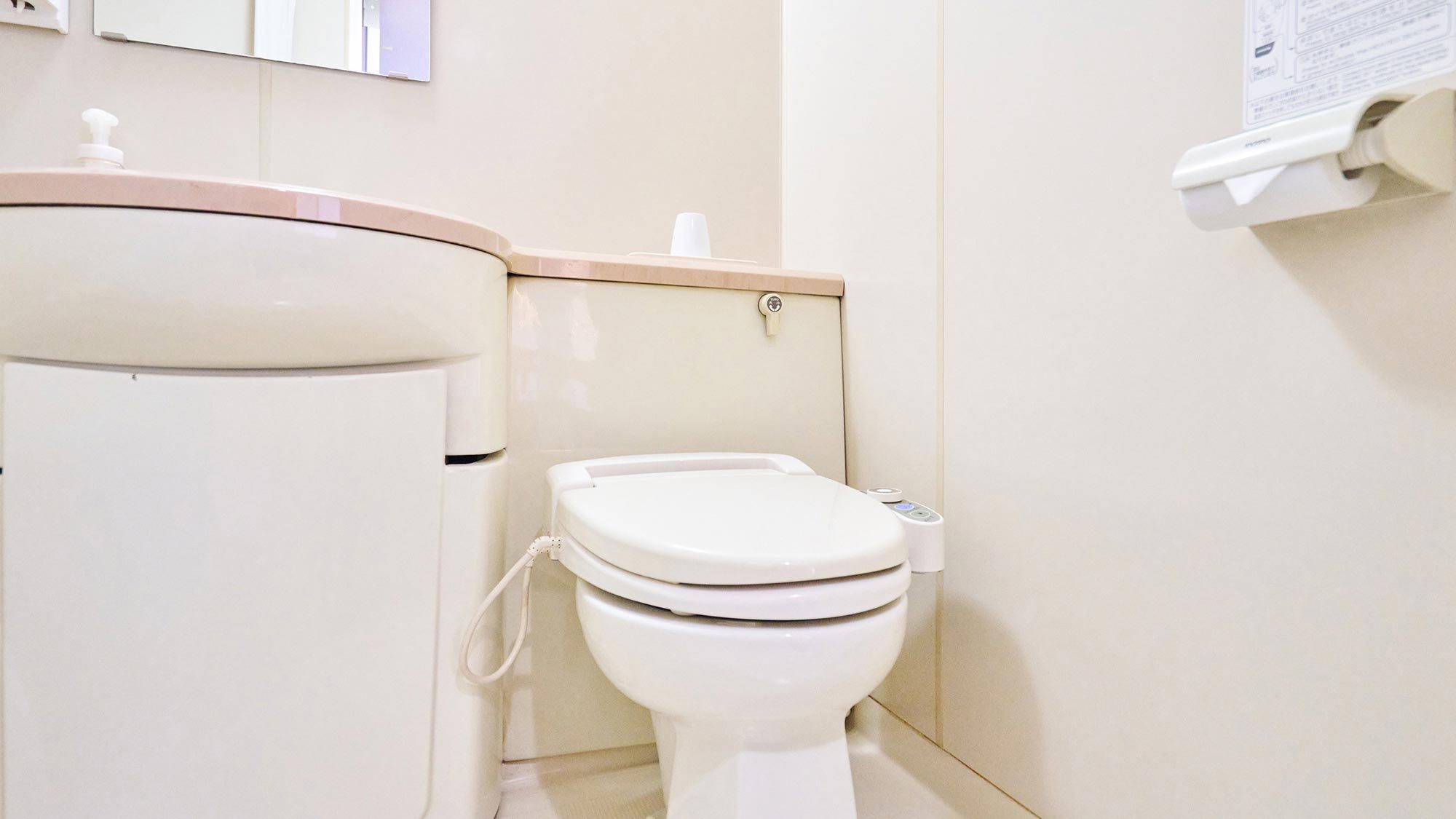 ・シングル（14平米）／ゆとりある広さのトイレ