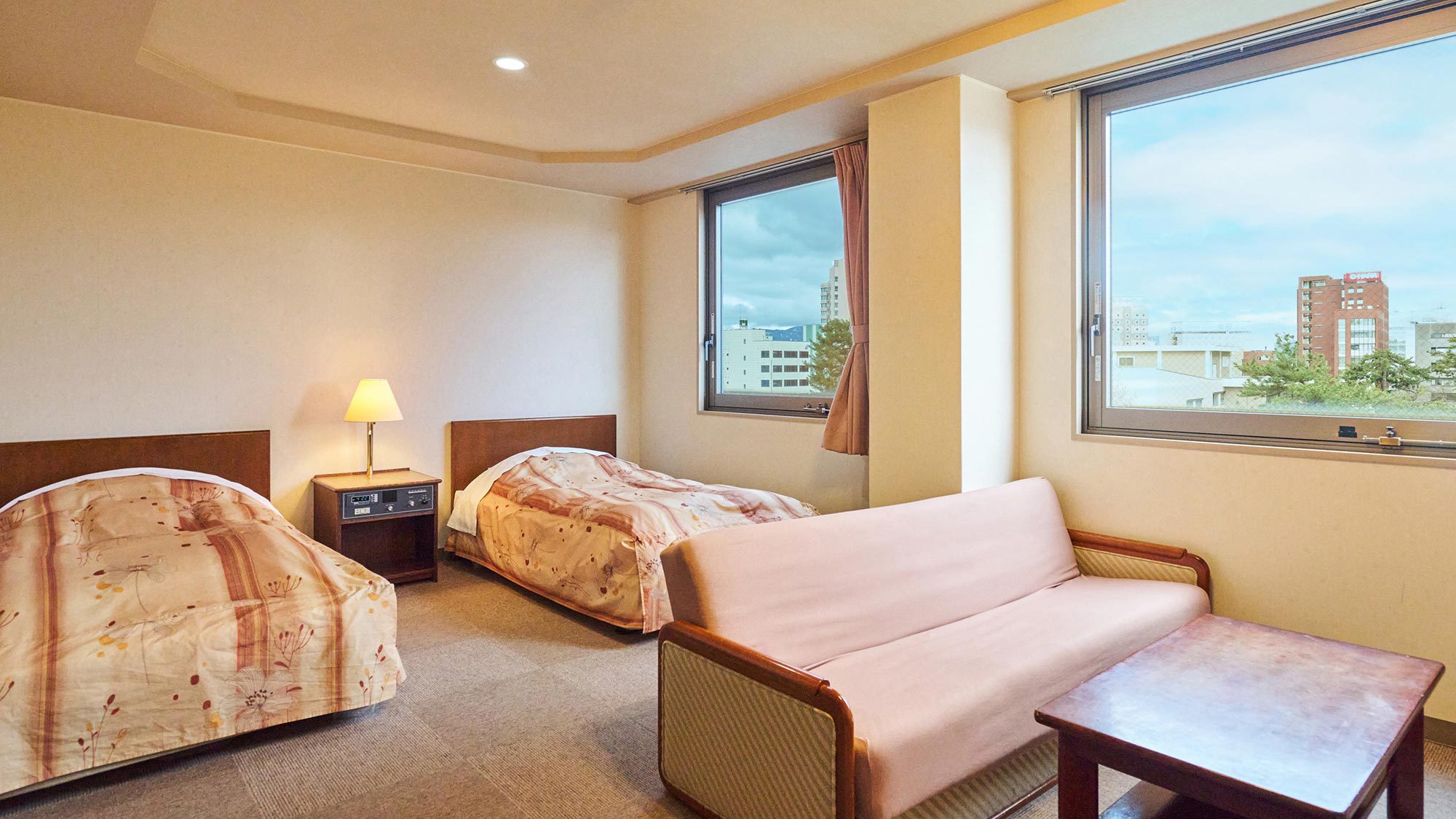 ・【福井城址側】デラックスツイン（24平米）／当館で最も広いお部屋です