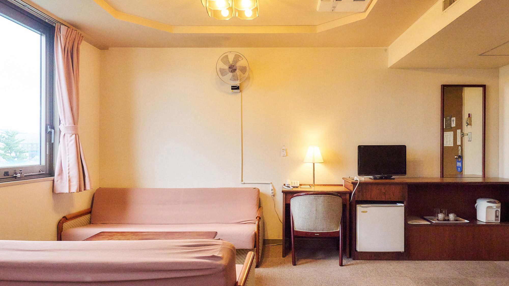 ・【福井城址側】デラックスツイン（24平米）／エキストラベッドのご利用で最大4名までご利用可能です